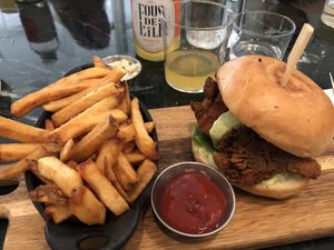 Burger pleurote   at LOV in Brossard