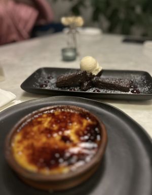 Crème brûlée et brownies   at LOV in Brossard