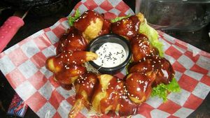 Alitas de coliflor at Avellana Vegana in Guadalajara