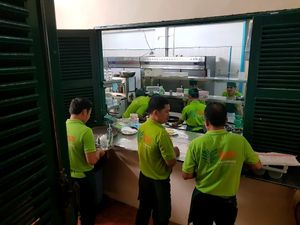 trainee youth in the kitchen at Romdeng in Phnom Penh