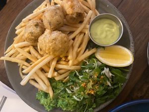 ‘Fish’ and chips (the pea smash was AMAZING) at Ballard's in Thornbury