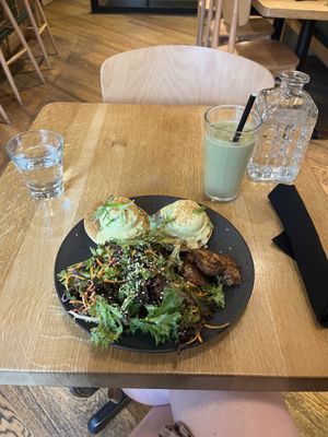 The Benny Benny & Green Smoothiee  at Hello 123 in Montreal