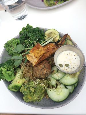 Green bowl with quinoa and tempeh  at Hello 123 in Montreal