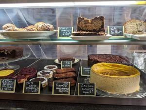 Labeled vegan desserts at La Cafetiere Felee in Nantes