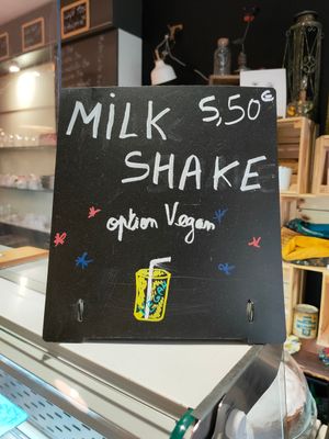 Nomilk shake ☺️ at La Cafetiere Felee in Nantes
