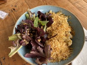 Vegan Mac n cheese with super fresh and tasty salad at The Elska Kitchen in Aljezur