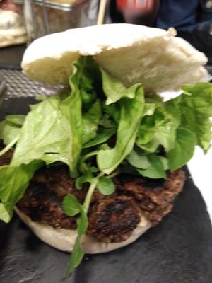 Hambúrguer de feijão preto at Hamburgueria da Praia in Costa Da Caparica