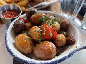 Breakfast potatoes with peppers and tomatoes  at Nic's on Beverly in Los Angeles