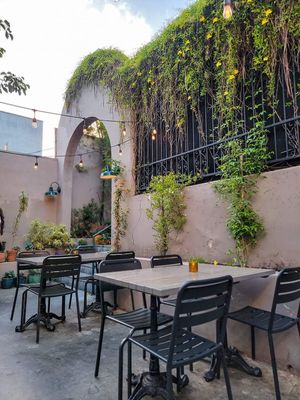  at Nic's on Beverly in Los Angeles