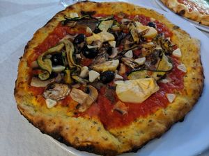 Marinara pizza with extra veg at Pizzeria Alle Scalette in Siena