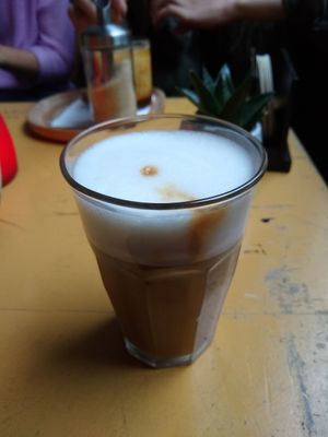 Latte with oat milk at Billy Bonka in Ghent