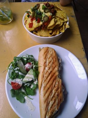 Nachos & a panini at Billy Bonka in Ghent