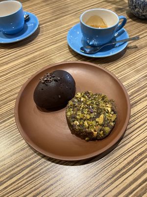 Raw truffle and cookie  at Buenos Aires Verde - Gorriti in Buenos Aires