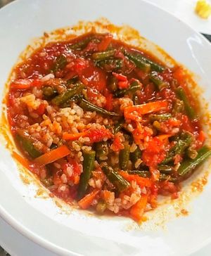 Fagiolini con carote, salsa di pomodoro e riso bianco at Vegan In Our House in Cairo