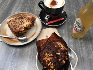 Banana bread, chocolate muffin, cappucino and local lemonade at Kaki by omc in Clermont-ferrand