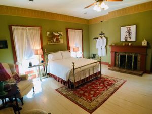 The Columbus Room at Old Caledonian Bed & Breakfast in Caledonia