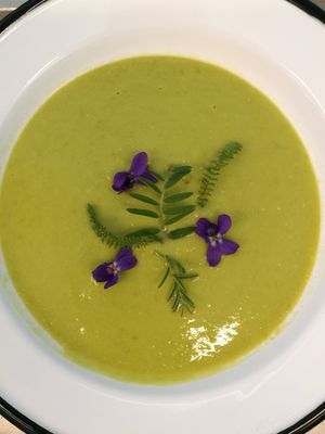 Pea soup with violettes at Diekochdame in Vienna