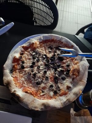 Pizza Funghi com queijo vegan at Il Fiume in Braga