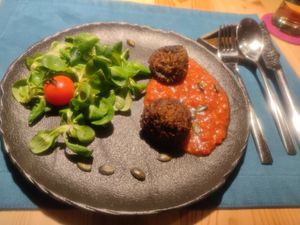 Falafel and salad without dressing at aufatmen in Leutasch