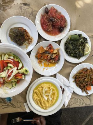 Vegan lunch + Greek salad at Nyn & Aei in Crete