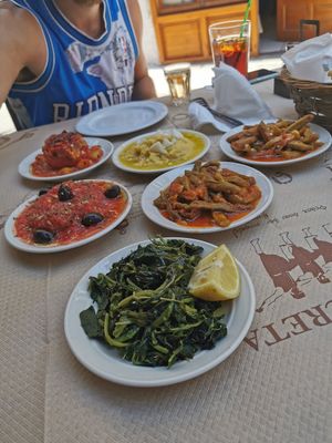 Vegan menu of 6 dishes and half a litre of wine for €15 at Nyn & Aei in Crete
