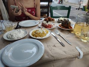 Very good vegetarian and vegan options. The food quality is amazing. Very good prices. 6 shared plates, & wine at €15 at Nyn & Aei in Crete