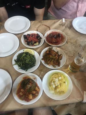 6 vegan plates  at Nyn & Aei in Crete
