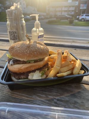 vegan big mac  at Food for Thought in Ogunquit