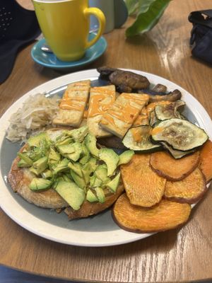 Different variation of the big breakfast again. Still tasty. I think the the bread with nuttlex that gives it the boost     at Mad Snake Cafe in Darwin