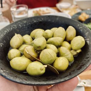 Olives as standard 🫒   at Donna Vegana in Mallorca