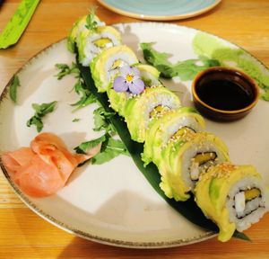 Mango-feta sushi at Donna Vegana in Mallorca