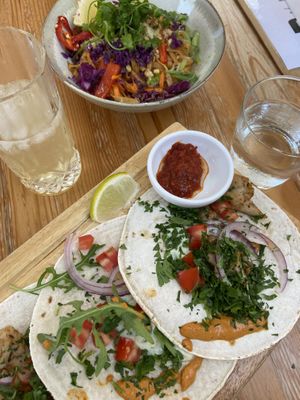 Vegan „chicken" fajitas i pad thai   at Donna Vegana in Mallorca