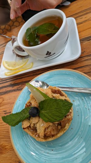 Apple crumble cake at Donna Vegana in Mallorca