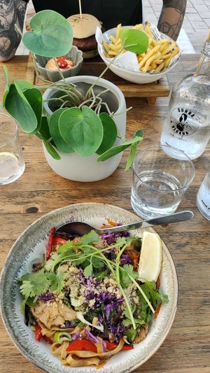 Pad thai at Donna Vegana in Mallorca