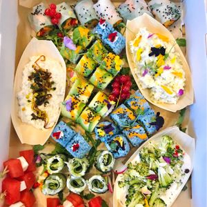 100% vegan, organic and gluten free. A mix of sushi and some middle eastern delicatessen 😍 at Donna Vegana in Mallorca