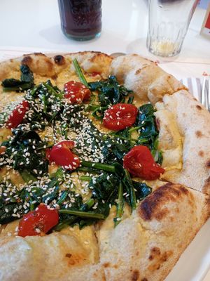 Pizza Hummus at Berberè in Verona