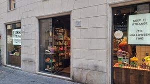 Front and entrance at LUSH - Fontana di Trevi in Rome