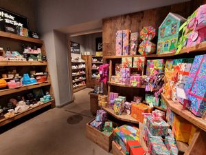 Interiir at LUSH - Fontana di Trevi in Rome