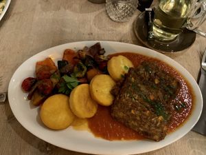 Veganer Nussbraten mit Polenta-Taller und Gemüse. Sehr lecker 💚  at Mohren Wirtshaus in Ravensburg