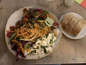 Salat mit Grillgemüse und veganem Hirtenkäse Herz  at Mohren Wirtshaus in Ravensburg