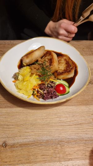 Vegane Krautkrapfen mit Salatgarnitur. at Mohren Wirtshaus in Ravensburg