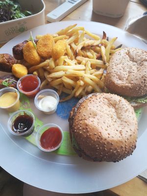 Burgers, nuggets at Copper Branch in Strasbourg