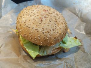 Signature burger at Copper Branch in Strasbourg