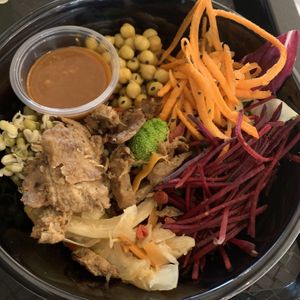 Asiatique bowl with quinoa and teriyaki shiitake  at Copper Branch in Strasbourg