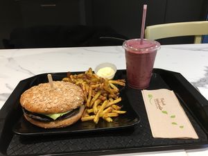 Galaxie Burger, fries and smoothy  at Copper Branch in Strasbourg
