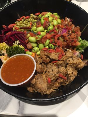 Fusion asiatique bowl (grand) aux shiitakés et au riz brun  at Copper Branch in Strasbourg