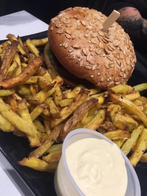 Burger galaxie (au portobello) et frites  at Copper Branch in Strasbourg