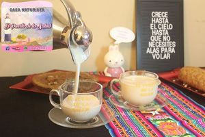 Nuestro Desayuno de Astronautas es para reestablecer el organismo, tiene leche de ajonjoli, linaza, alpiste y avena. Oat meal with a mix of sesame seed, flaxseed, canary seed milk. at El Puerto de la Salud in Lima