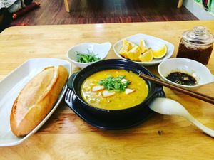 Totu and veg curry with bread at Bo De Tam Bodhicitta in Da Nang