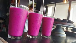 Pitaya smoothie at Poke Bar in Tahiti